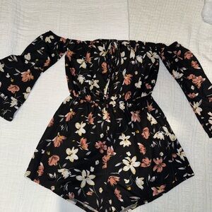 SHEIN Black Floral Off-Shoulder Romper